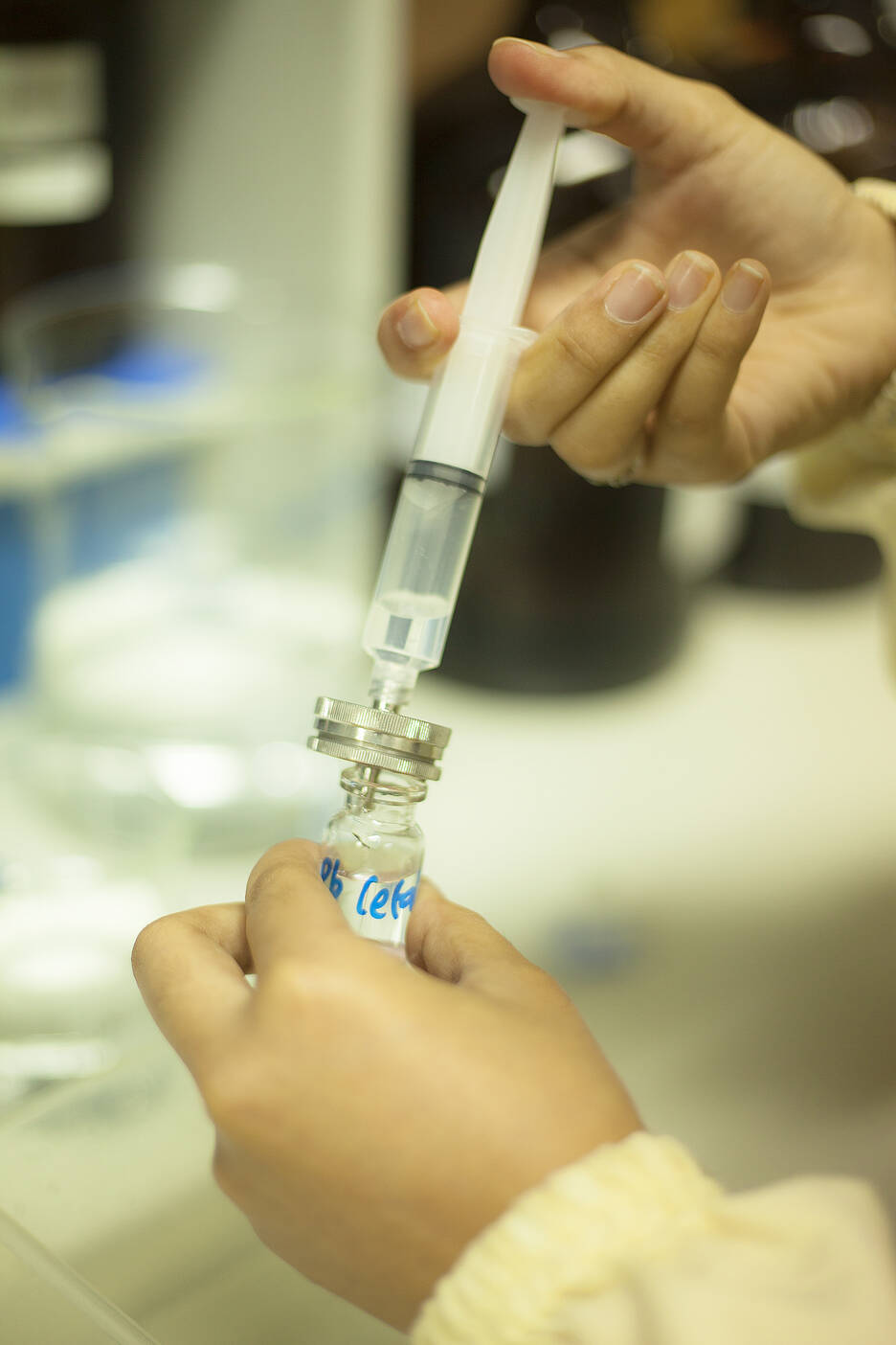 img-Lab_obat.jpg